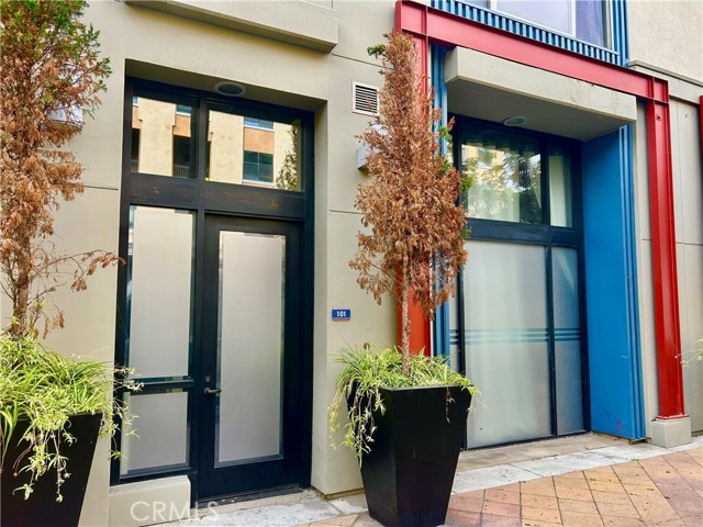 Detail Gallery Image 2 of 64 For 300 E 4th St. #101,  Long Beach,  CA 90802 - 1 Beds | 2 Baths