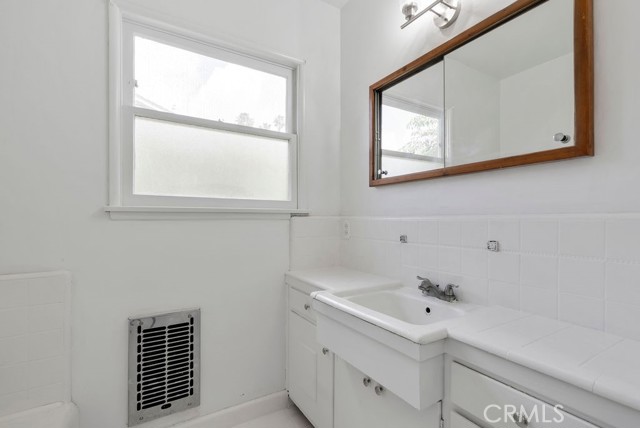 Detail Gallery Image 22 of 39 For 6707 Noble Ave, Van Nuys,  CA 91405 - 3 Beds | 2 Baths