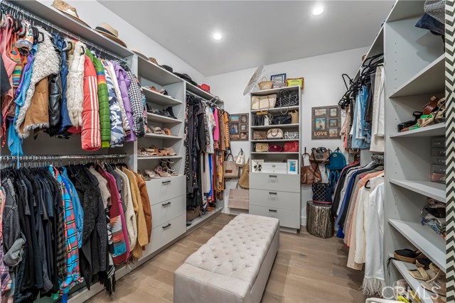 4706 Katherine Avenue, Sherman Oaks CA: https://media.crmls.org/medias/242c5198-4344-4eca-a314-fb12d7076118.jpg
