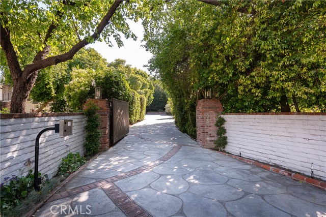 Detail Gallery Image 6 of 55 For 4851 Corbin Ave, Tarzana,  CA 91356 - 6 Beds | 6 Baths