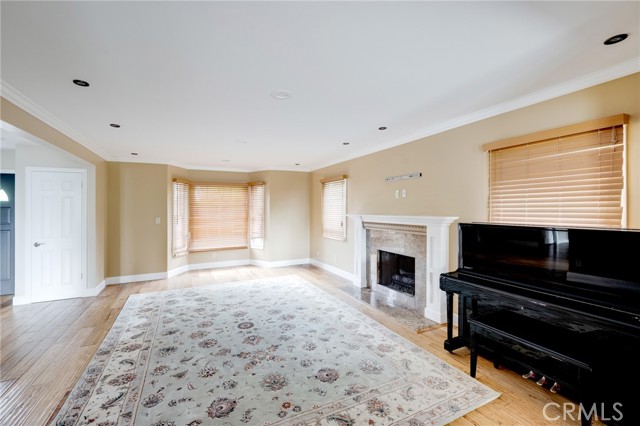 Detail Gallery Image 6 of 46 For 222 W Kenneth, Glendale,  CA 91202 - 4 Beds | 4 Baths