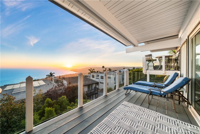 1091 La Mirada Street, Laguna Beach CA: https://media.crmls.org/medias/242d8662-14ff-4ddf-933c-094f94bd7bb7.jpg