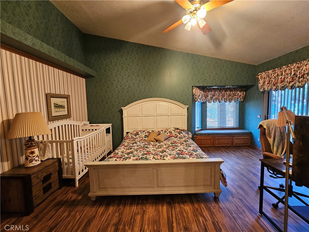 https://media.crmls.org/medias/242dc1c7-847b-48de-a735-d6cdcac03777.jpg?preset=X-Large