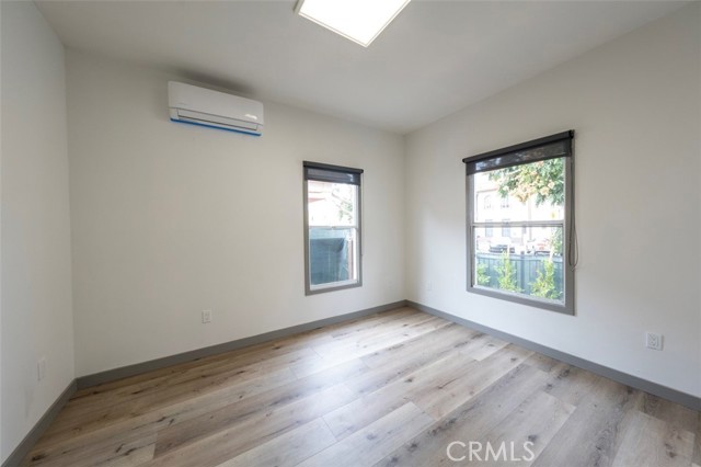 532 W 5th Street, Long Beach CA: https://media.crmls.org/medias/242dc21c-2450-4533-b44b-6cea3a43638d.jpg