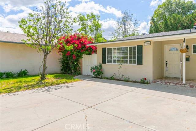 22504 Hartland St, West Hills CA: https://media.crmls.org/medias/242e95ee-378f-4dea-8747-b56ebb83f14b.jpg