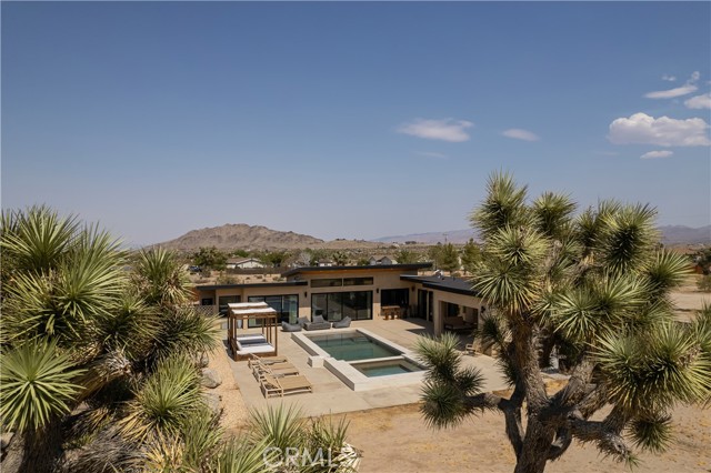 Detail Gallery Image 2 of 63 For 58849 Terra Vista Dr, Yucca Valley,  CA 92284 - 5 Beds | 4 Baths