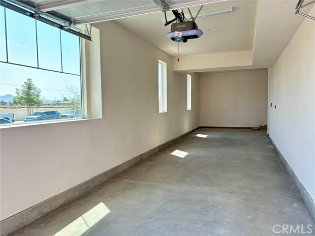 6136 Valentina Way, Eastvale CA: https://media.crmls.org/medias/242eb6d2-5bbe-4c7c-9ab3-8b3ef7b629f7.jpg