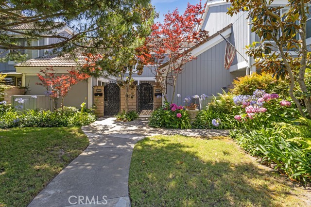 3682 Montego Drive, Huntington Beach CA: https://media.crmls.org/medias/242f17b4-5233-4e6a-b7e7-e316863e3ab6.jpg