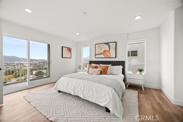 Detail Gallery Image 16 of 33 For 2385 Yorkshire Dr, Los Angeles,  CA 90065 - 3 Beds | 2/1 Baths