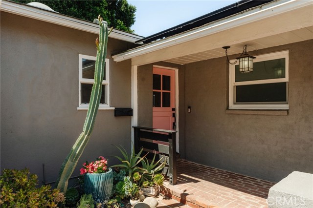 4741 Santa Lucia Drive, Woodland Hills CA: https://media.crmls.org/medias/24305e64-c033-4107-b797-2b964f4c578b.jpg