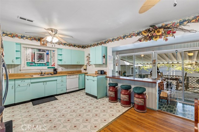 Detail Gallery Image 8 of 21 For 1555 Hillcrest, Fallbrook,  CA 92028 - 5 Beds | 4 Baths