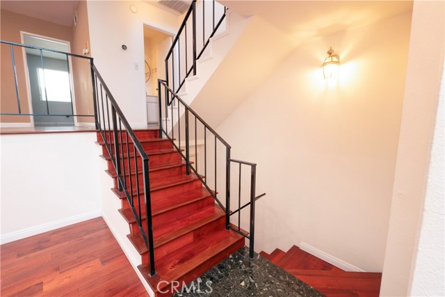 Detail Gallery Image 10 of 39 For 12334 Chandler #C,  Valley Village,  CA 91607 - 2 Beds | 2 Baths