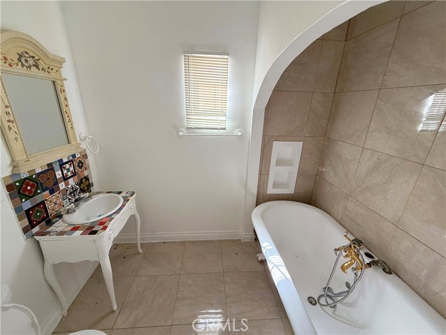 Detail Gallery Image 9 of 19 For 13474 Hubbard, Sylmar,  CA 91342 - 3 Beds | 2 Baths