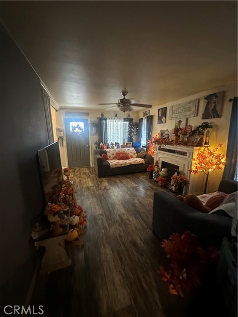 12700 Elliott Avenue, El Monte CA: https://media.crmls.org/medias/24334e29-dd7a-4abb-89ac-9685e55201e3.jpg