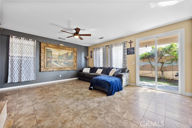 Detail Gallery Image 10 of 52 For 6119 Pilar, Bakersfield,  CA 93306 - 4 Beds | 3 Baths