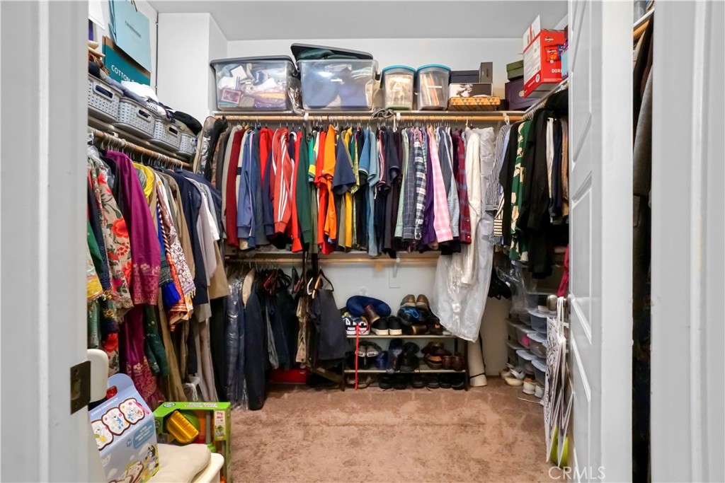 https://media.crmls.org/medias/24340a2a-76e5-424c-95e6-7c3baed44701.jpg?preset=X-Large