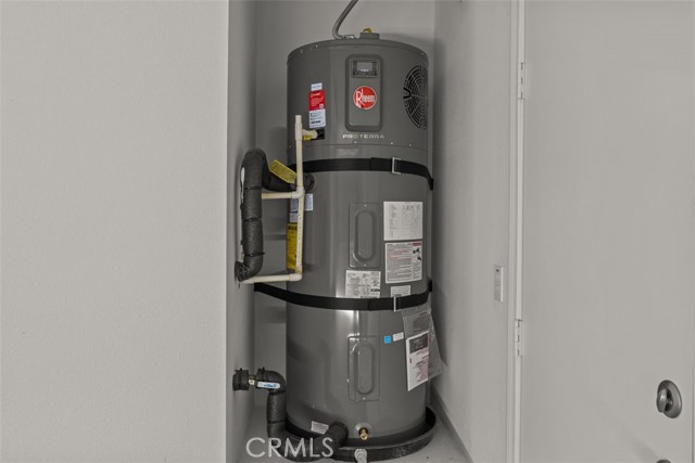 27341 Dunite Drive, Perris CA: https://media.crmls.org/medias/243444b4-1276-42c0-a60a-3d6486fa4c80.jpg