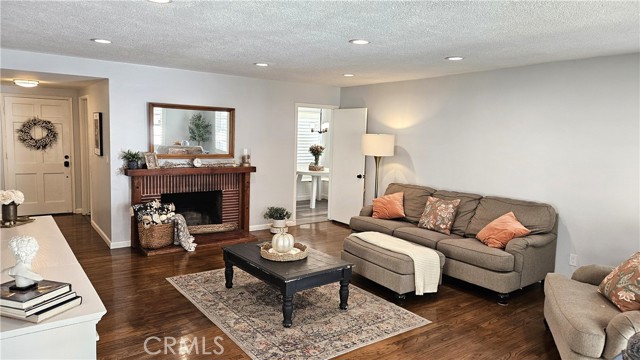 Detail Gallery Image 3 of 14 For 8603 Friends, Whittier,  CA 90602 - 3 Beds | 2 Baths