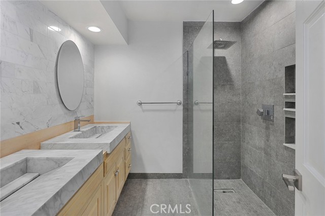 Detail Gallery Image 16 of 20 For 5047 Orrville Ave, Woodland Hills,  CA 91367 - 4 Beds | 2/1 Baths