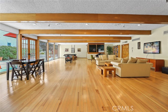 1127 E Del Mar Boulevard, Pasadena CA: https://media.crmls.org/medias/24355830-8bda-4811-9054-f60ed8c6752e.jpg