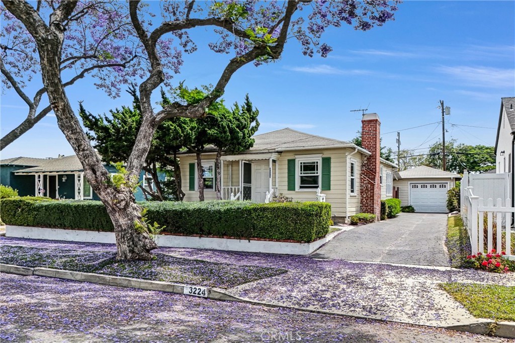 3224 Cerritos Avenue