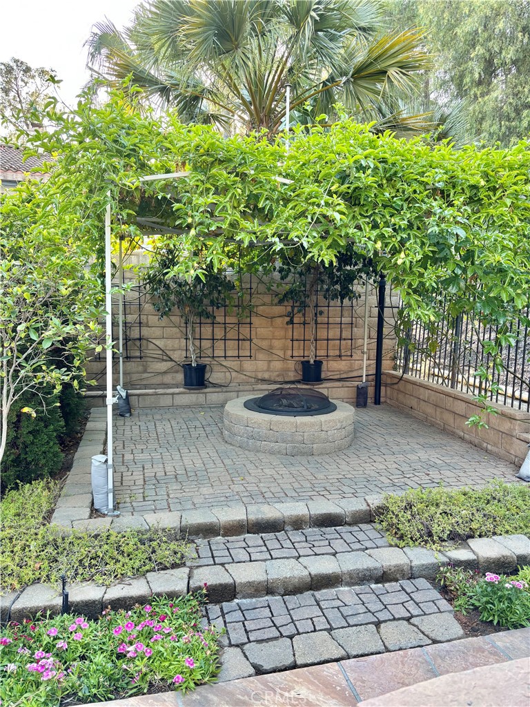 https://media.crmls.org/medias/24364ec9-03d5-4ad5-901e-cdd0790f8480.jpg?preset=X-Large