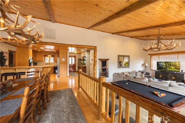 42690 Edgehill Place, Big Bear Lake CA: https://media.crmls.org/medias/24369b07-4b9b-43d9-9023-26ede985ee23.jpg