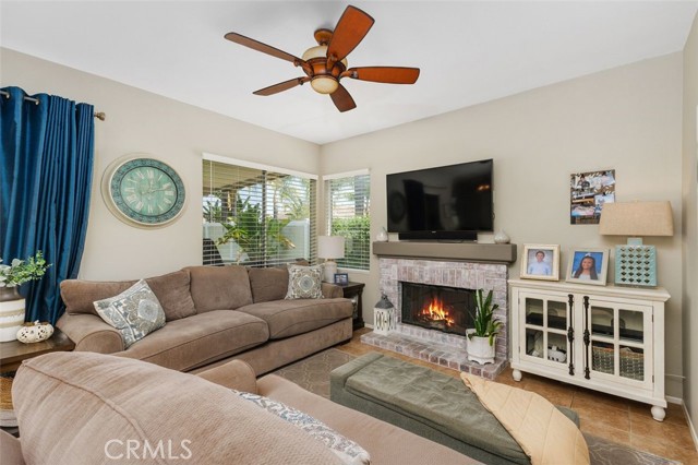 431 Redwing Drive, Corona CA: https://media.crmls.org/medias/24373b78-b03f-455f-8960-29b63180245f.jpg