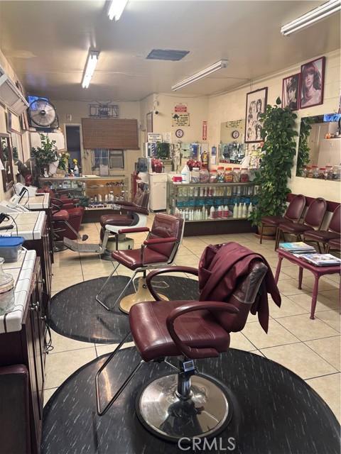 0, Long Beach CA: https://media.crmls.org/medias/24389c2c-8981-45e1-ae07-5f86621f042c.jpg