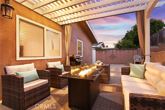1737 Roseglen Avenue, San Pedro CA: https://media.crmls.org/medias/2438f7aa-ef97-423d-ae48-aa254ee47a39.jpg