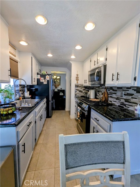 Detail Gallery Image 16 of 43 For 7852 Grace Ave, Fontana,  CA 92336 - 3 Beds | 2/1 Baths