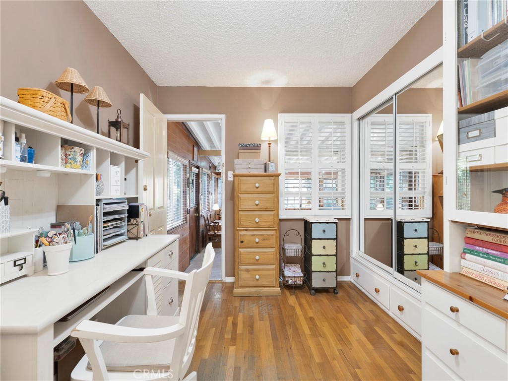 https://media.crmls.org/medias/24399b0b-d105-4fbc-8c71-cf506ac1e048.jpg?preset=X-Large