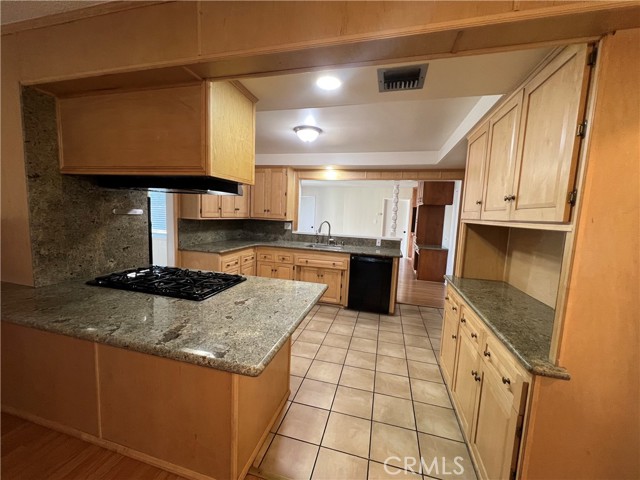 Detail Gallery Image 10 of 38 For 616 S Archer St, Anaheim,  CA 92804 - 5 Beds | 5/1 Baths