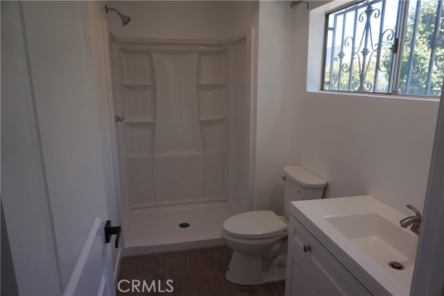 Detail Gallery Image 8 of 10 For 906 Dawson Ave, Long Beach,  CA 90804 - 5 Beds | 3 Baths