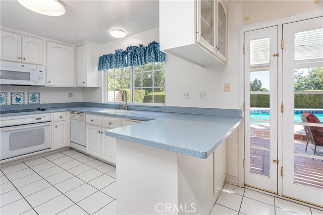 Detail Gallery Image 10 of 33 For 18644 Nau Ave, Porter Ranch,  CA 91326 - 4 Beds | 2/1 Baths