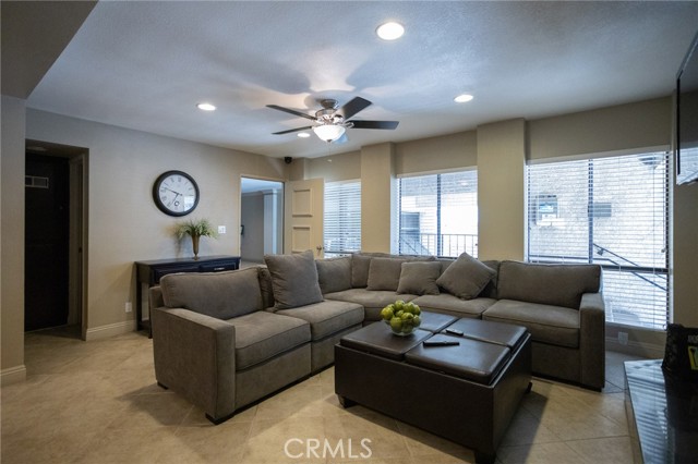 Detail Gallery Image 32 of 33 For 222 N Rose #8,  Burbank,  CA 91505 - 2 Beds | 2 Baths