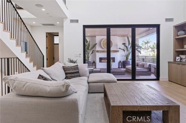 Detail Gallery Image 9 of 19 For 508 1/2 Goldenrod Ave, Corona Del Mar,  CA 92625 - 2 Beds | 2/1 Baths