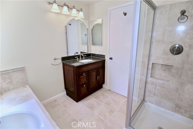 17914 Magnolia Boulevard, Encino CA: https://media.crmls.org/medias/243dc676-8c16-4359-9c73-03c0540066b5.jpg