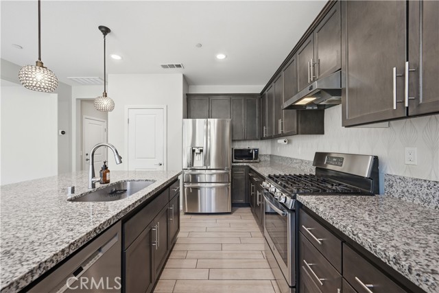 Detail Gallery Image 8 of 42 For 24526 Snapdragon Way, Lake Elsinore,  CA 92532 - 4 Beds | 3 Baths