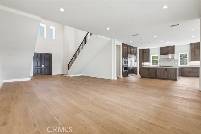 Detail Gallery Image 4 of 38 For 10542 Wood Briar Ct, Chatsworth,  CA 91311 - 5 Beds | 5/1 Baths