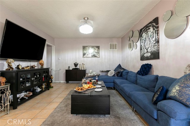 6923 Ben Avenue, North Hollywood CA: https://media.crmls.org/medias/243fc8de-3bc2-437f-b85a-92eb675c5e56.jpg