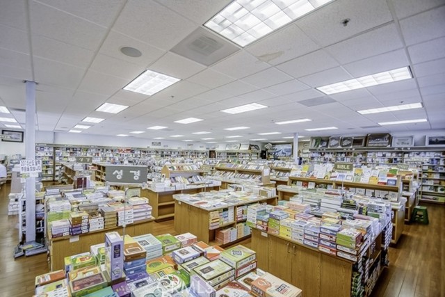 991 S Vermont Avenue, Los Angeles, California 90006, ,Commercial Lease,For Rent,991 S Vermont Avenue,CRPW24094691