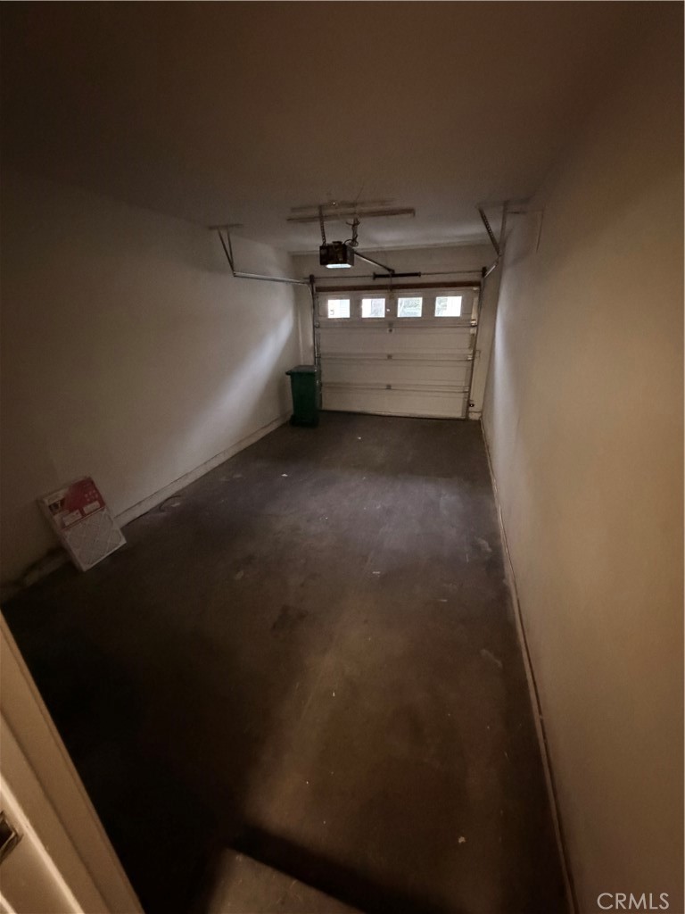 https://media.crmls.org/medias/24413867-d337-418c-8942-0a1e8b5af2e7.jpg?preset=X-Large