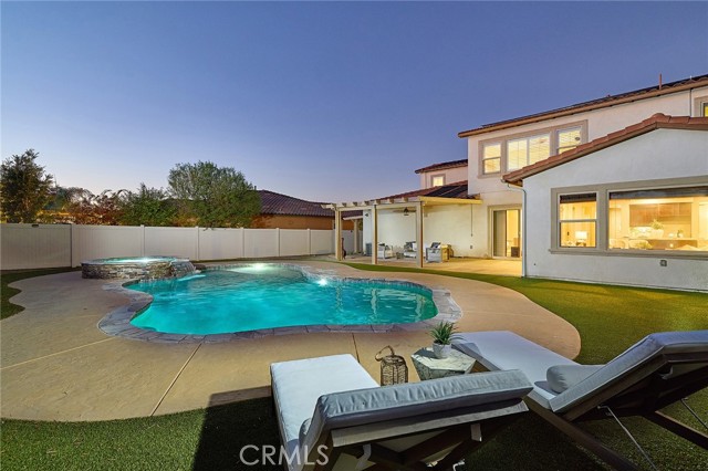 Detail Gallery Image 4 of 36 For 32591 Shadyview, Winchester,  CA 92596 - 5 Beds | 3/1 Baths