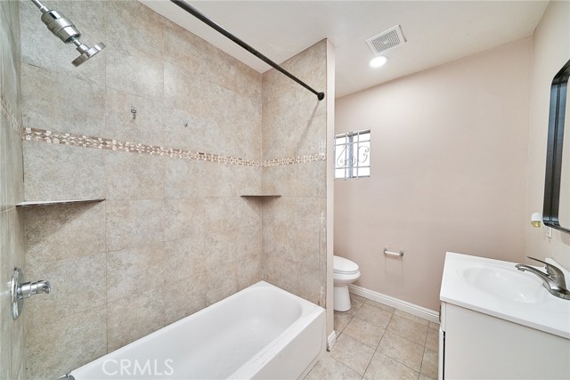 Detail Gallery Image 10 of 16 For 1329 W 37th Dr, Los Angeles,  CA 90007 - 4 Beds | 2 Baths