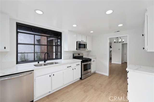 24429422 2446 4b37 8e9d 5741e067e939