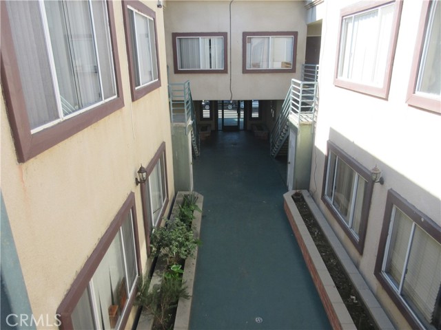 Detail Gallery Image 4 of 25 For 7330 Eton Ave #203,  Canoga Park,  CA 91303 - 2 Beds | 2 Baths