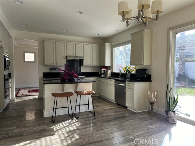 7297 Cobble Creek Drive, Eastvale CA: https://media.crmls.org/medias/244395c8-135d-480d-9455-5470b6d62cd1.jpg