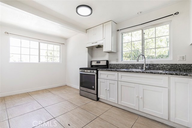 10058 Sunland Boulevard, Sunland CA: https://media.crmls.org/medias/2443e6f5-16ad-44a3-9ded-b15043acc106.jpg