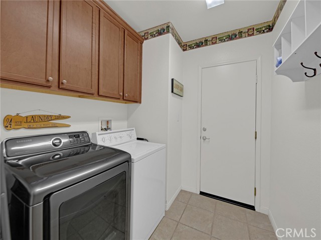 20361 Julia Lane, Saugus CA: https://media.crmls.org/medias/2443f6ee-8f0b-4db2-bcf5-fcf92a479d09.jpg
